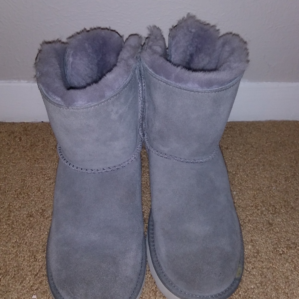 Shoes - Picture 3 of 3